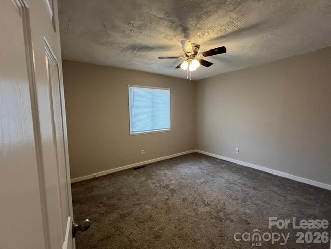 Building Photo - 1260 Fieldstone Rd