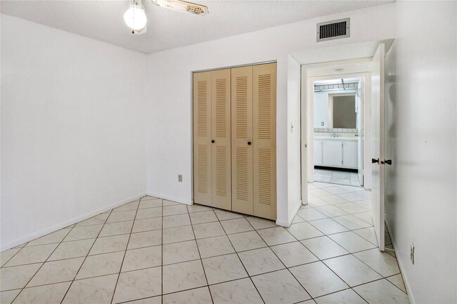 Building Photo - 9926 S Belfort Cir