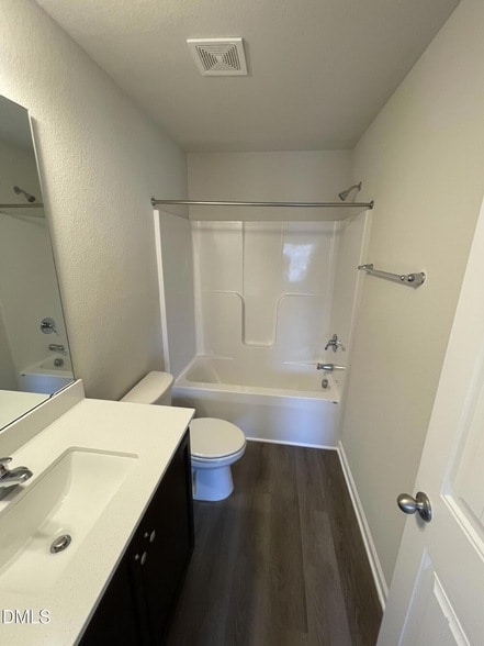 Building Photo - 1028 Peony Ln