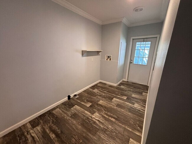 Building Photo - BEAUTIFUL +55 HOA COMMUNITY