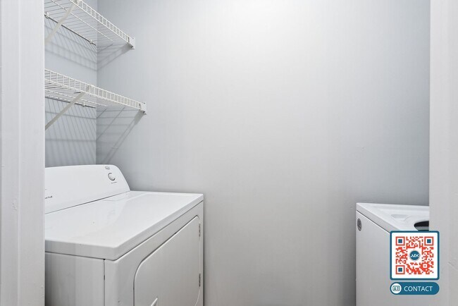 Building Photo - Beautiful Top-Floor Condo in the Heart of Bluffton - $500 Move In Special