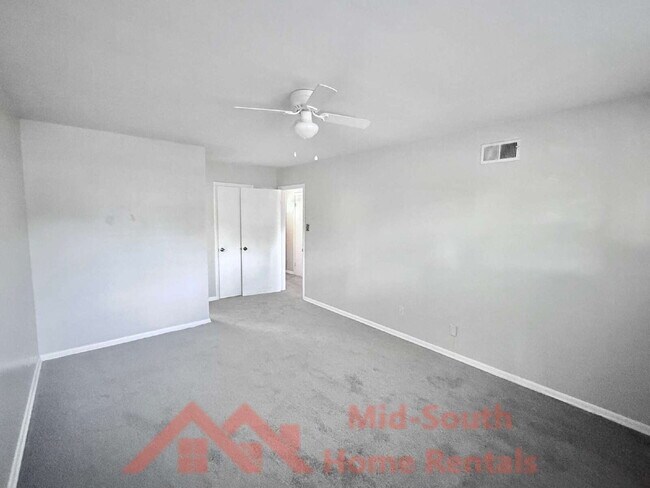 Building Photo - 25 N Idlewild St