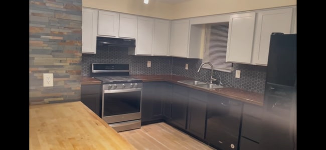 Building Photo - 1912 /1914 Remington Rd