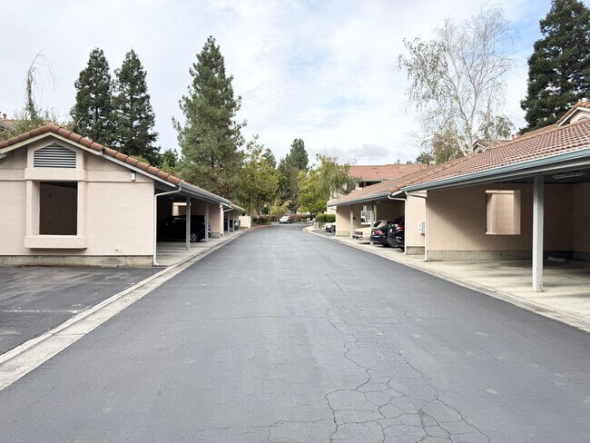Building Photo - Perfect Shape Livermore Condo with many up...
