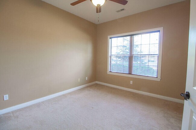 Building Photo - 5305 Chamois Dr