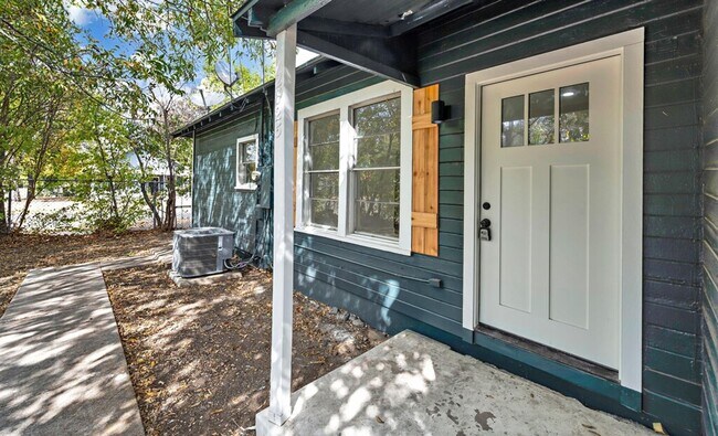 Building Photo - Spacious 4BD 2BA Home in Waco