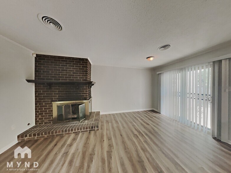 Building Photo - 3859 Hyacinth Dr