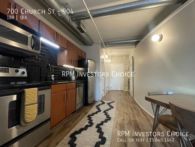 Building Photo - 700 Church St