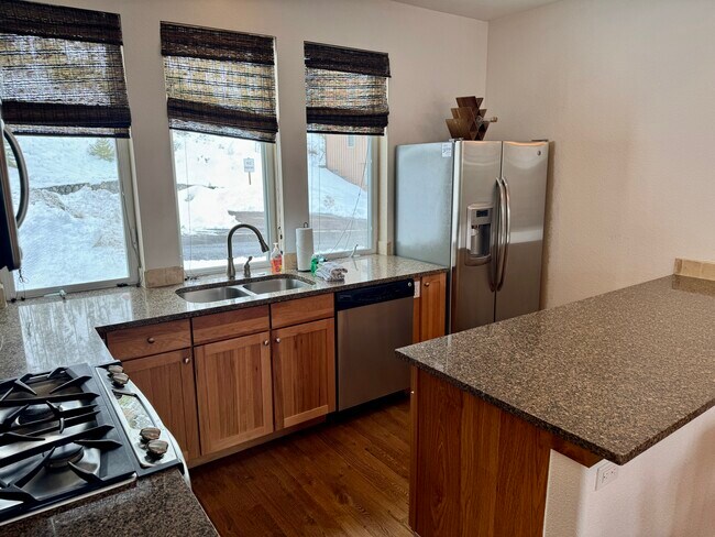 Building Photo - 76 Pinecone Trl