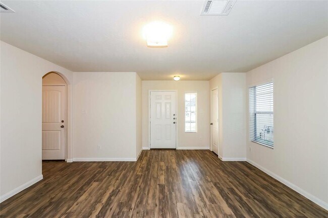Building Photo - 19023 Moynihan Dr