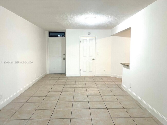 Building Photo - 210 Lake Pointe Dr