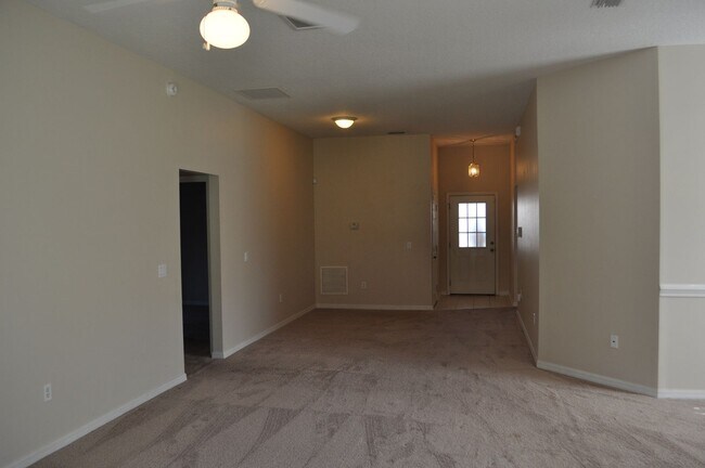 Building Photo - 16 Russman Ln