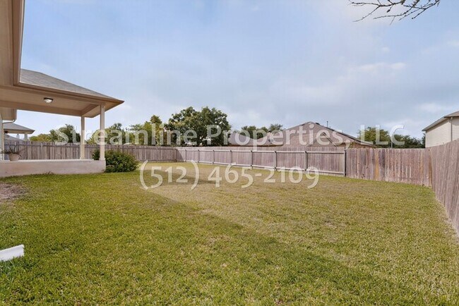 Building Photo - Spacious 4 Bedroom, 2 Bath - Open Layout!