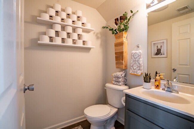 Building Photo - 1051 Southern Dr