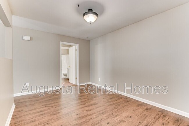 Building Photo - 3043 Old Powderhouse Rd