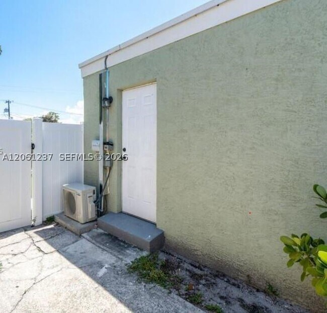 Building Photo - 505 Malverne Rd