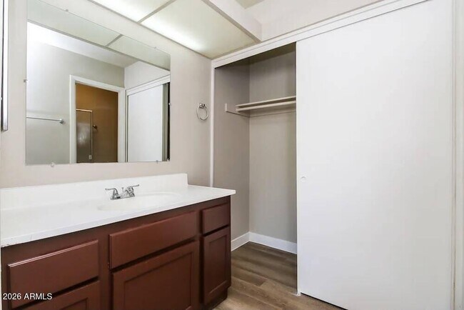 Building Photo - 6627 S 44th St