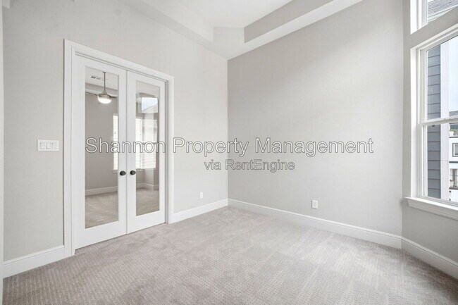 Building Photo - 1204 W 16th St