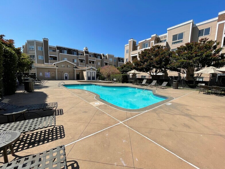 Building Photo - 6400 Christie Ave