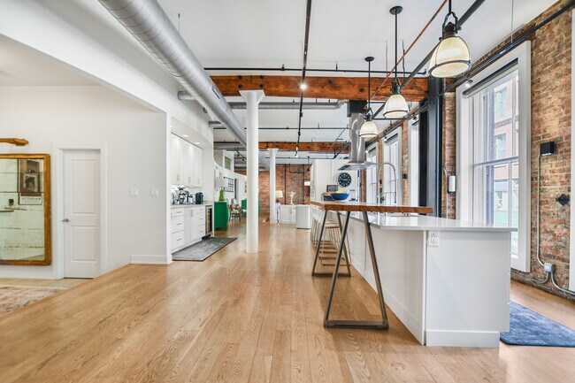 Building Photo - 711 S Dearborn St