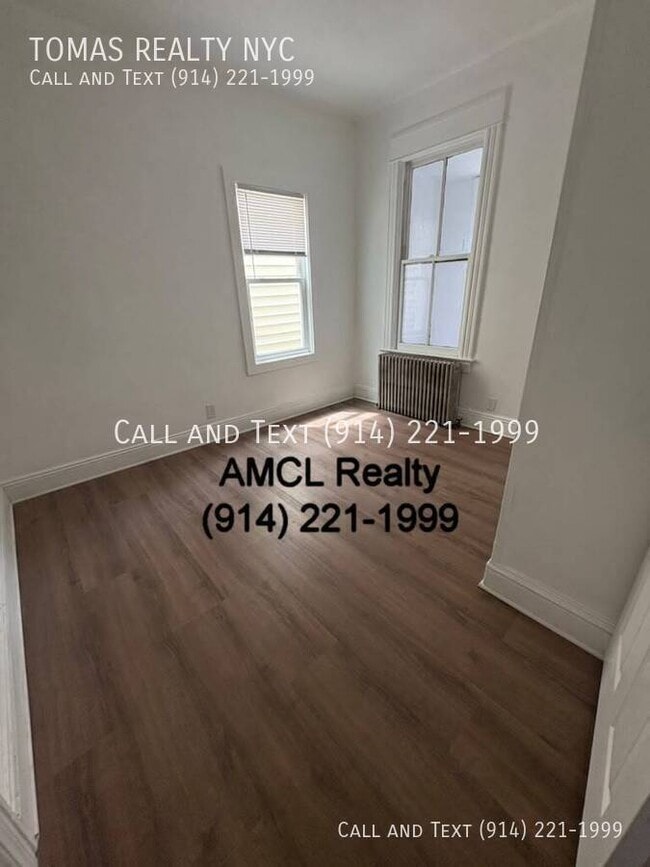 Building Photo - 143 Voss Ave
