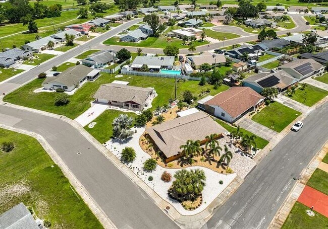 Building Photo - 1801 El Rio Dr