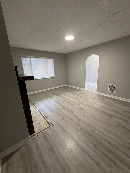 Building Photo - 205 Dengler St