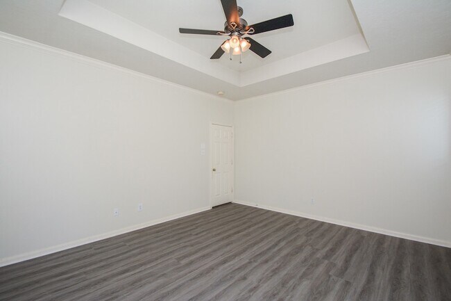 Building Photo - 918 Tennyson Dr
