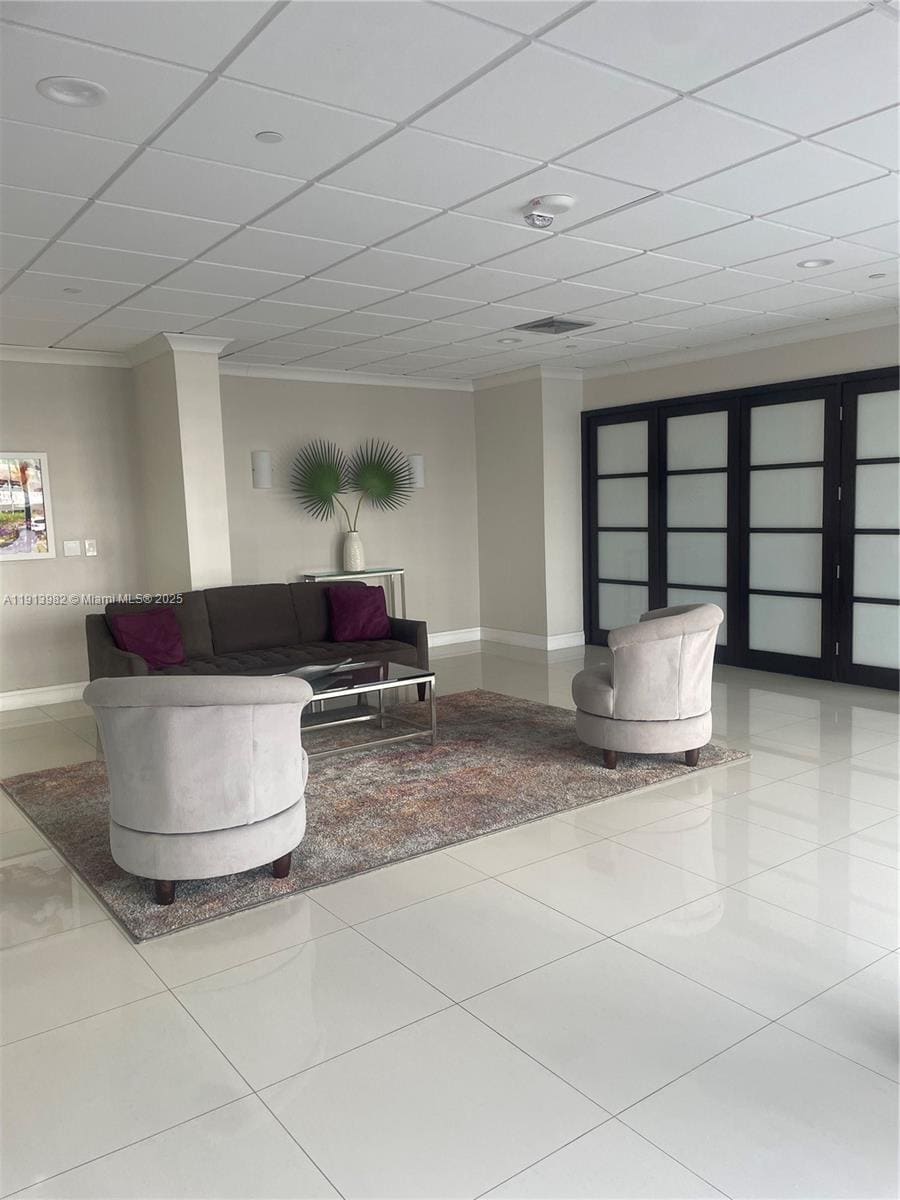 Building Photo - 2049 S Ocean Dr