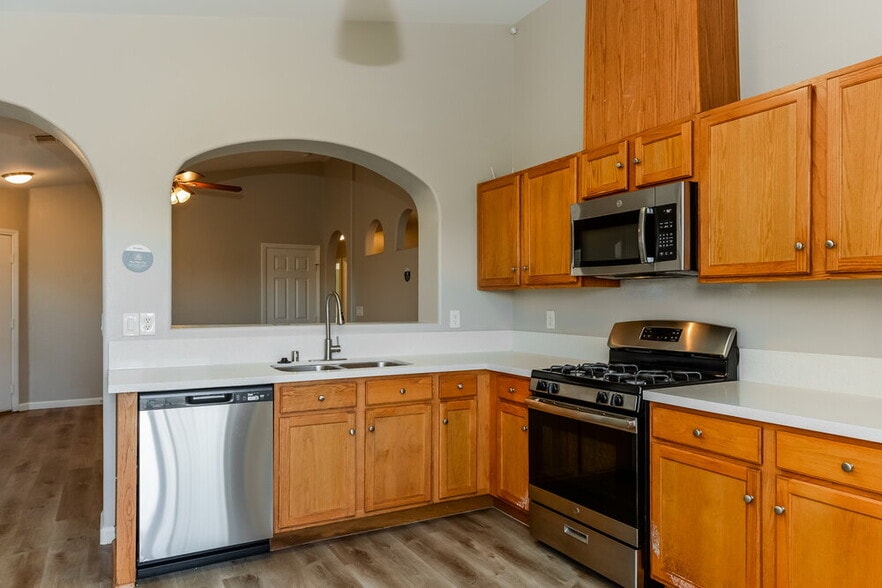 Building Photo - 3409 Greenwood Springs Dr