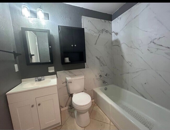 Building Photo - DeBary 3 Bedroom 1 Bath $1850.00 Month Call Carole Arcaro 386-216-4900 Deltona Lakes Realty