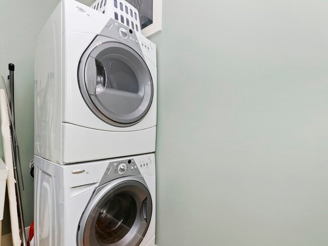 Building Photo - 811 Boylston St