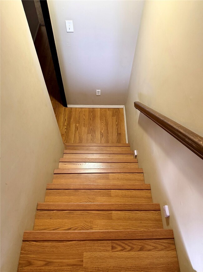 Building Photo - 895 Delray Dr