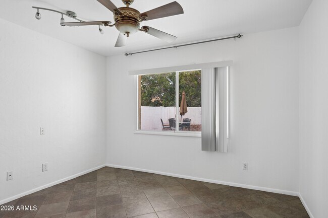Building Photo - 2319 E Loma Vista Dr