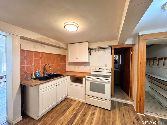 Building Photo - 3 Church St