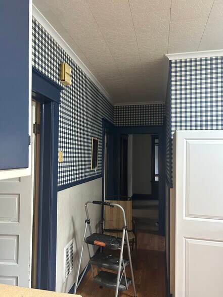 Building Photo - 2 Romeyn Ave