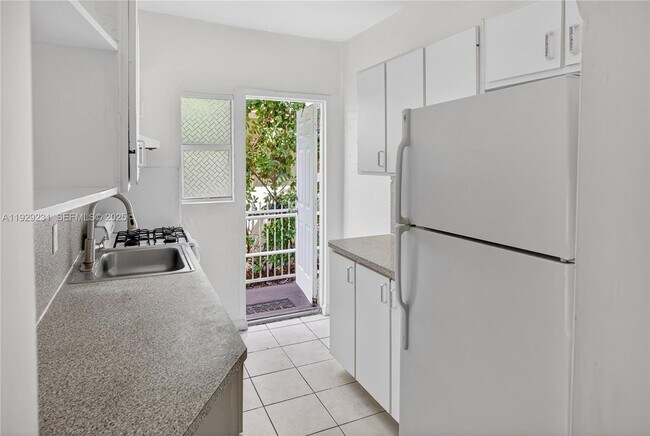 Building Photo - 1220 Marseille Dr