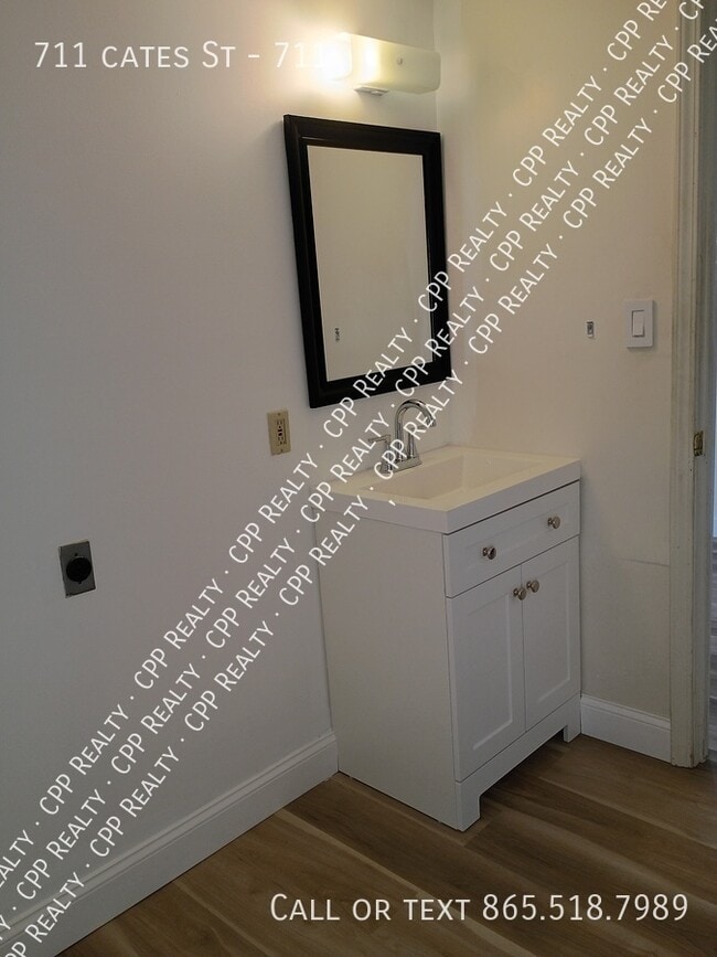 Building Photo - 711 Cates St