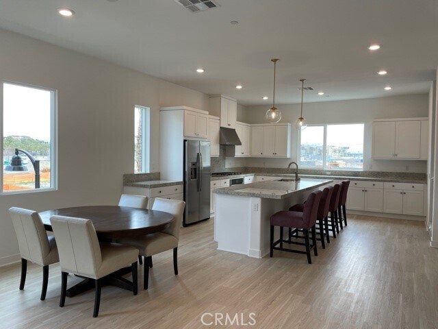 Building Photo - 1860 S Westside Dr