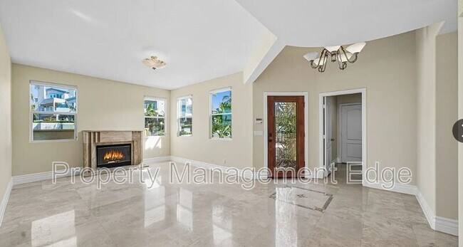 Building Photo - 1107 Las Flores Dr