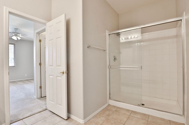 Building Photo - Stylish Mesa Condo with Modern Comforts & Prime Location