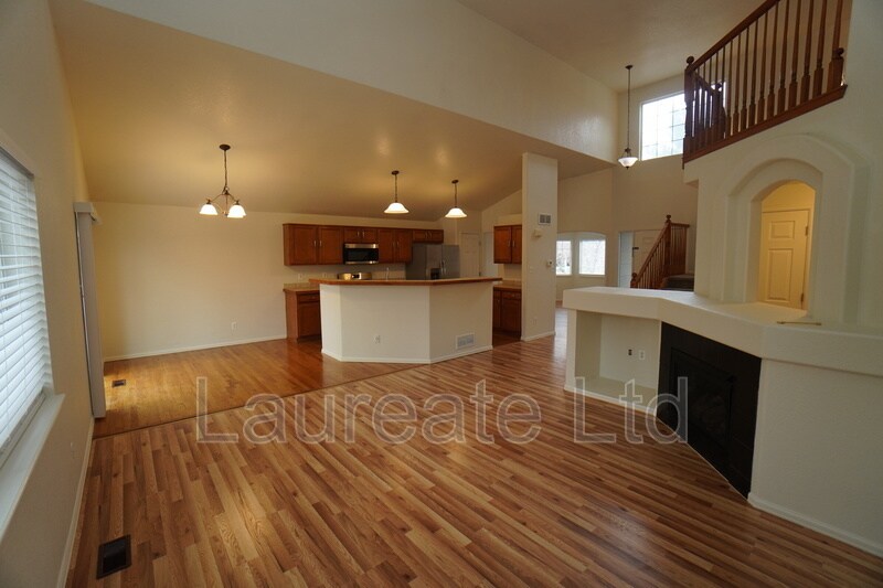 Building Photo - 10027 Idalia St