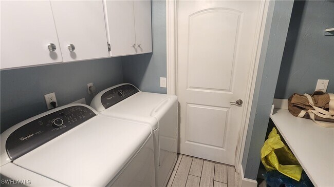 Building Photo - 521 Whitewater Way