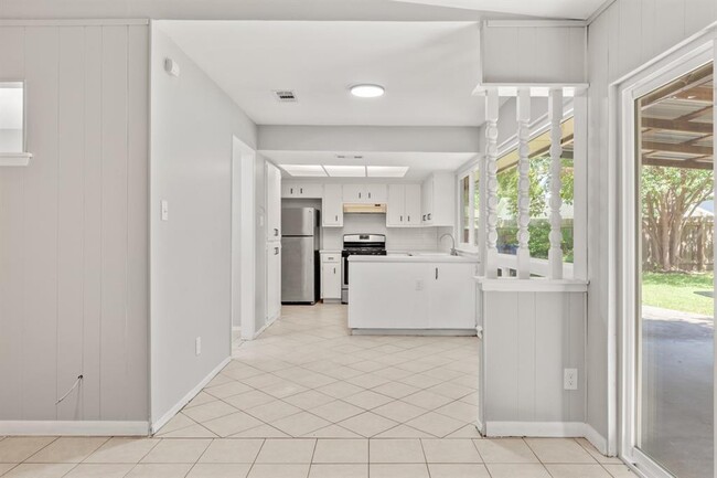 Building Photo - 10425 Quail Ridge Dr