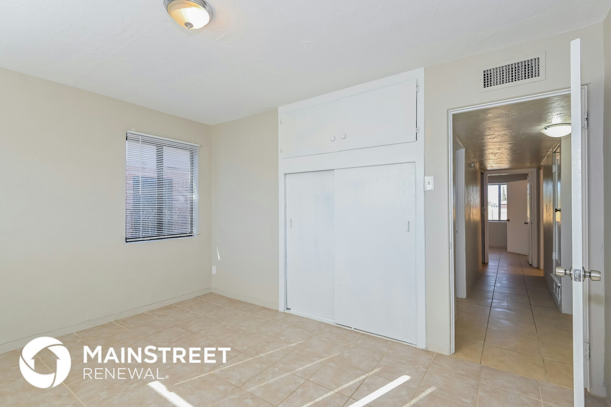 Building Photo - 2407 E Beverly Dr