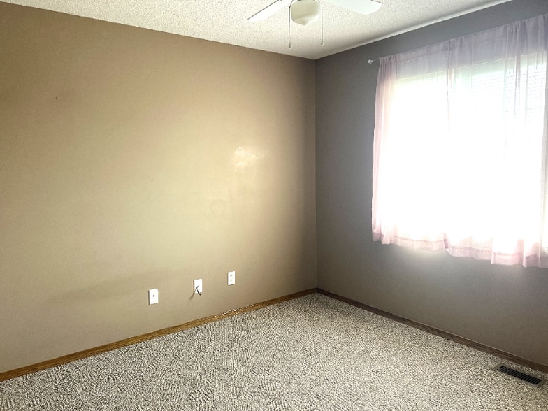 Building Photo - 1909 Summerwood St