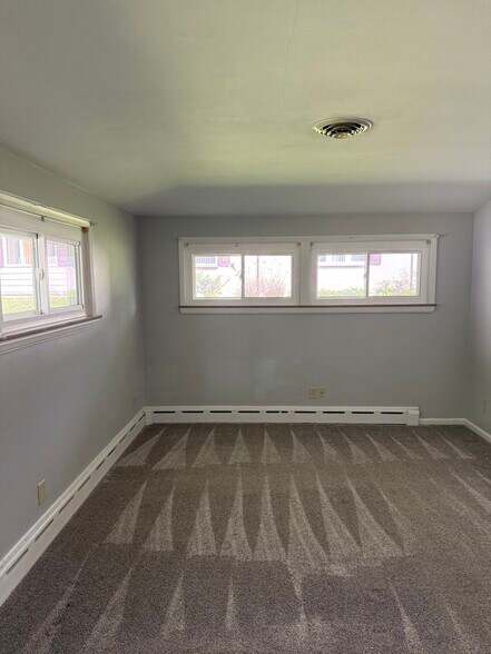 Building Photo - 317 West Dr