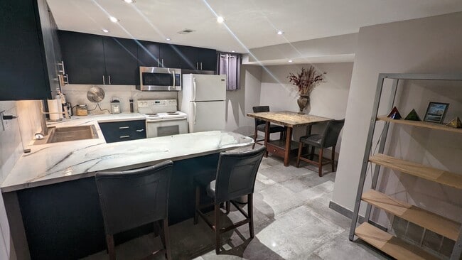 Kitchen - 521 S Stewart St