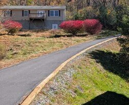 Building Photo - 627 Edmisten Rd