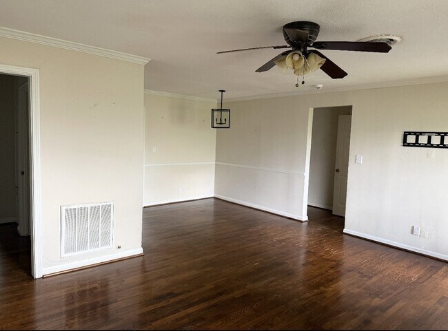 Building Photo - 1639 Ebony Ln